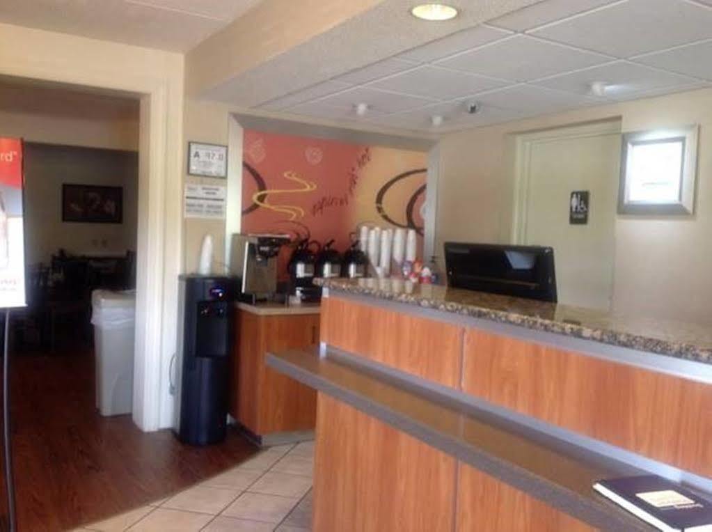Red Roof Inn Greensboro Airport Exterior foto